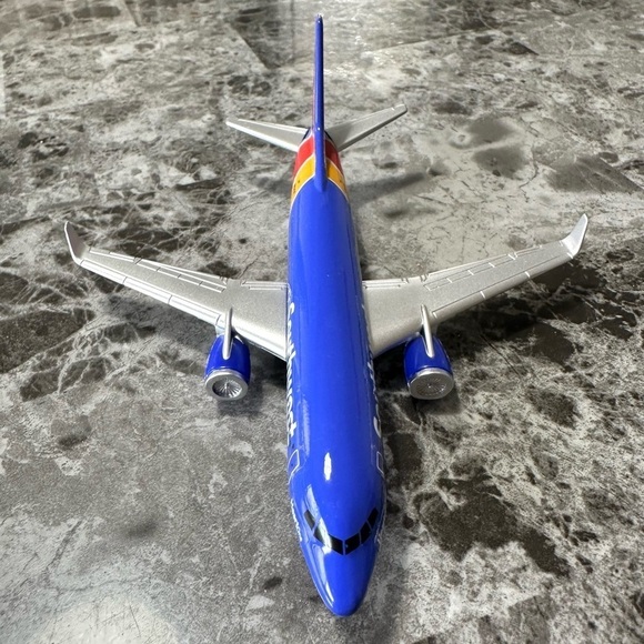 Southwest Airlines Realtoy Model Airplane N8642E Realistic Stripe Tail Diecast - Picture 4 of 11